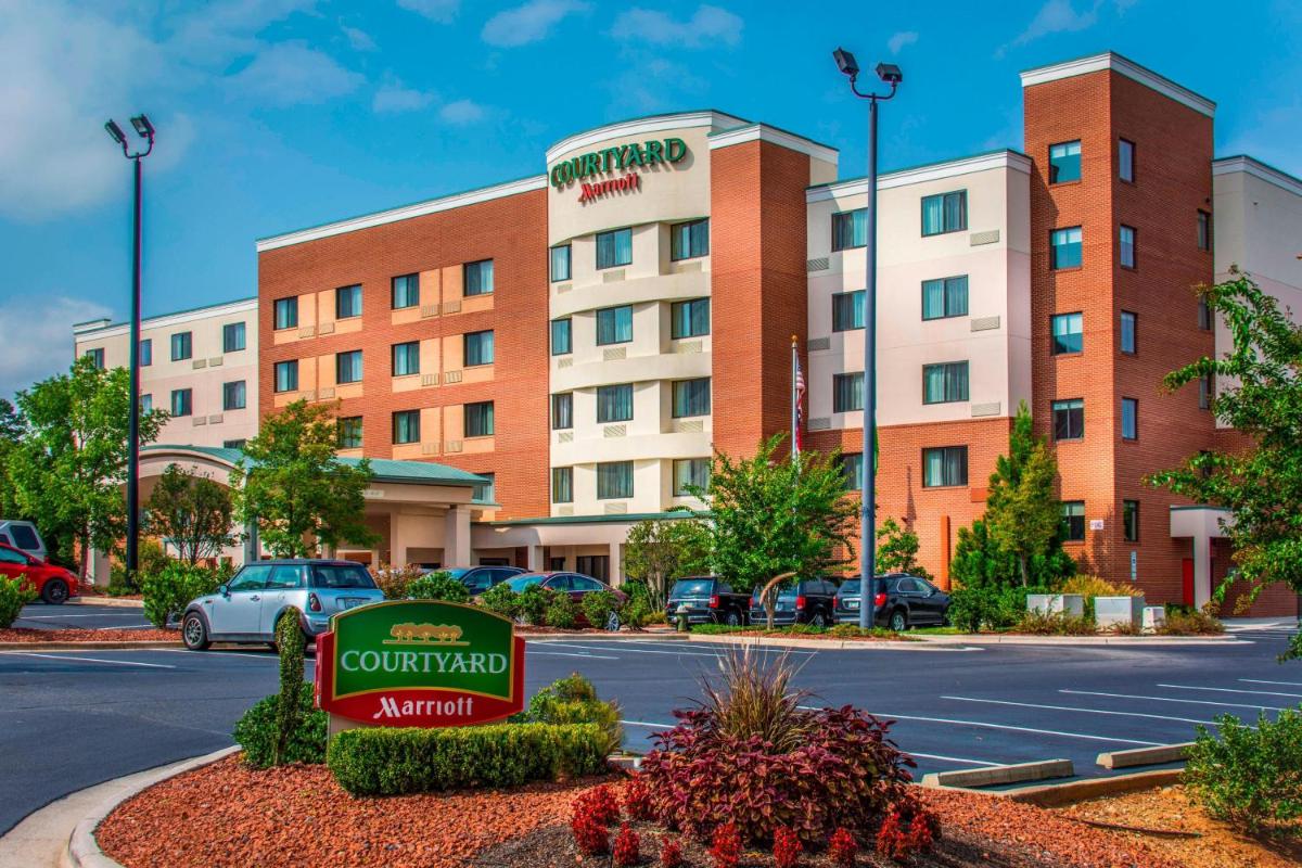 Courtyard Greensboro Airport - main image