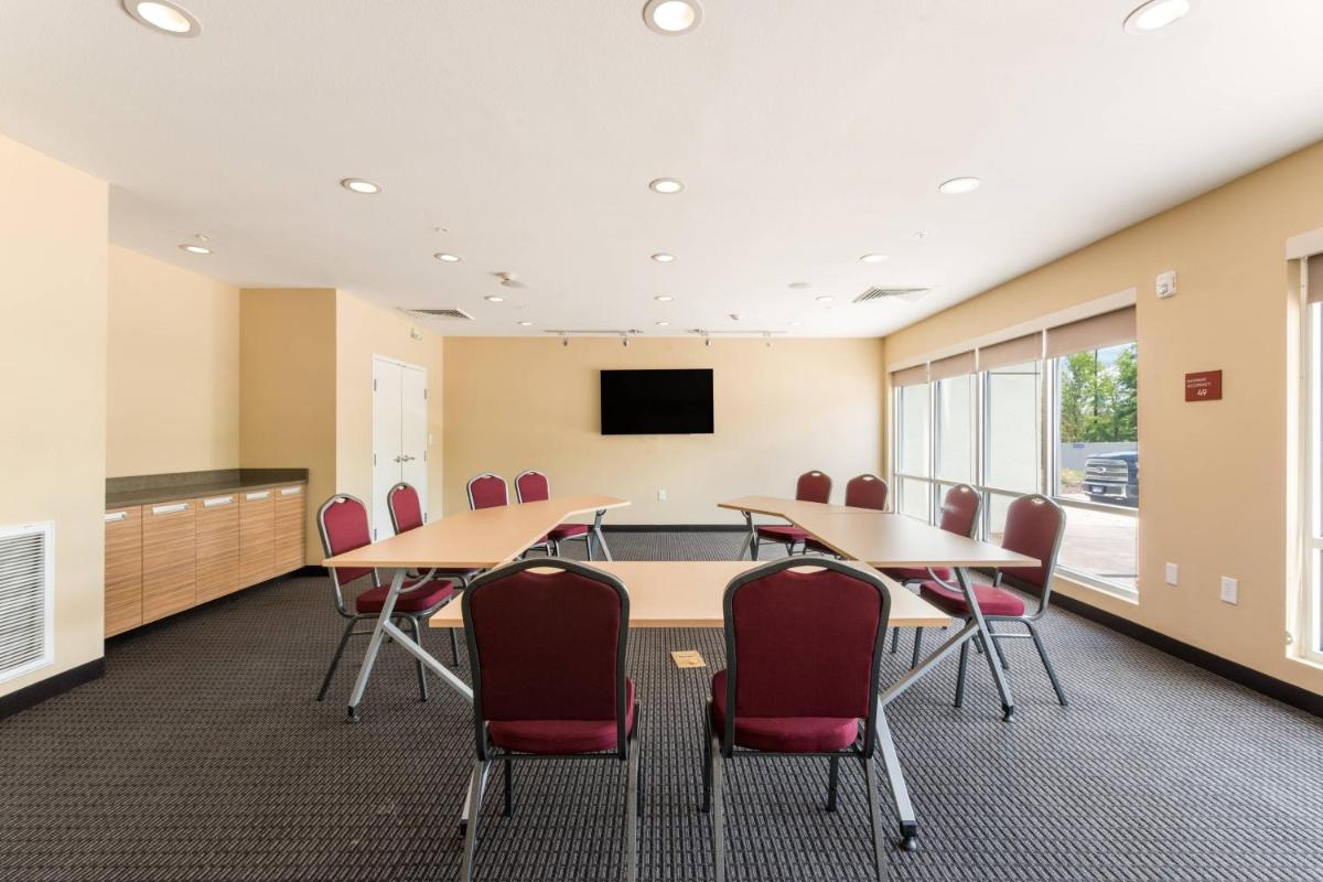 TownePlace Suites by Marriott Greensboro Coliseum Area - image 2