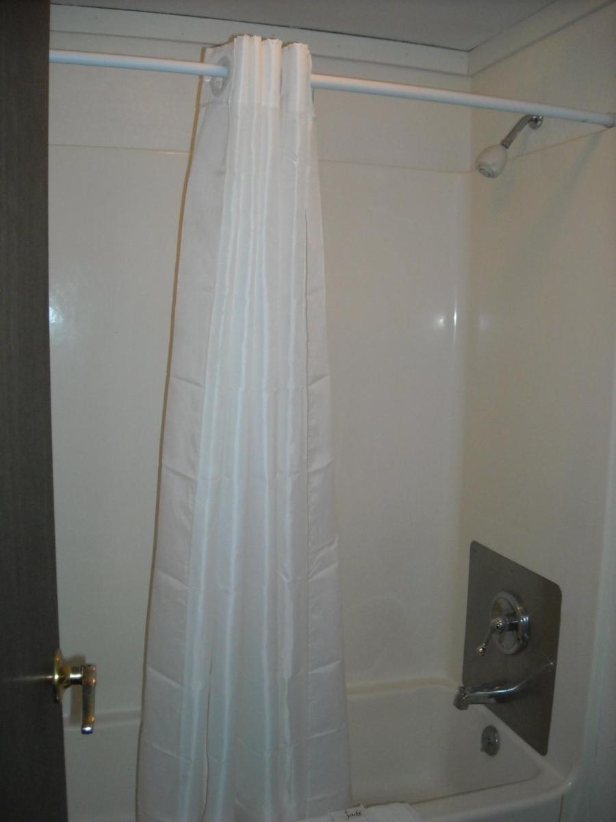 Red Carpet Inn Greensboro - image 3
