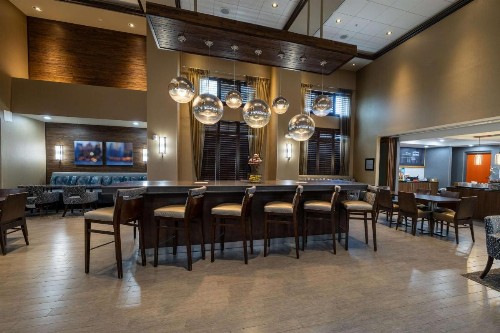 Hampton Inn & Suites Greensboro/Coliseum Area - image 11