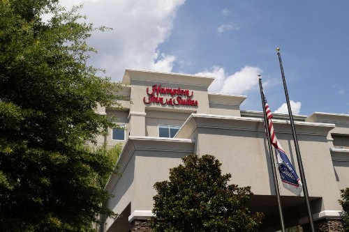Hampton Inn & Suites Greensboro/Coliseum Area - image 14
