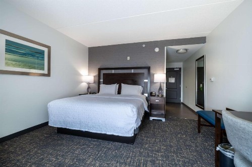 Hampton Inn & Suites Greensboro/Coliseum Area - image 16