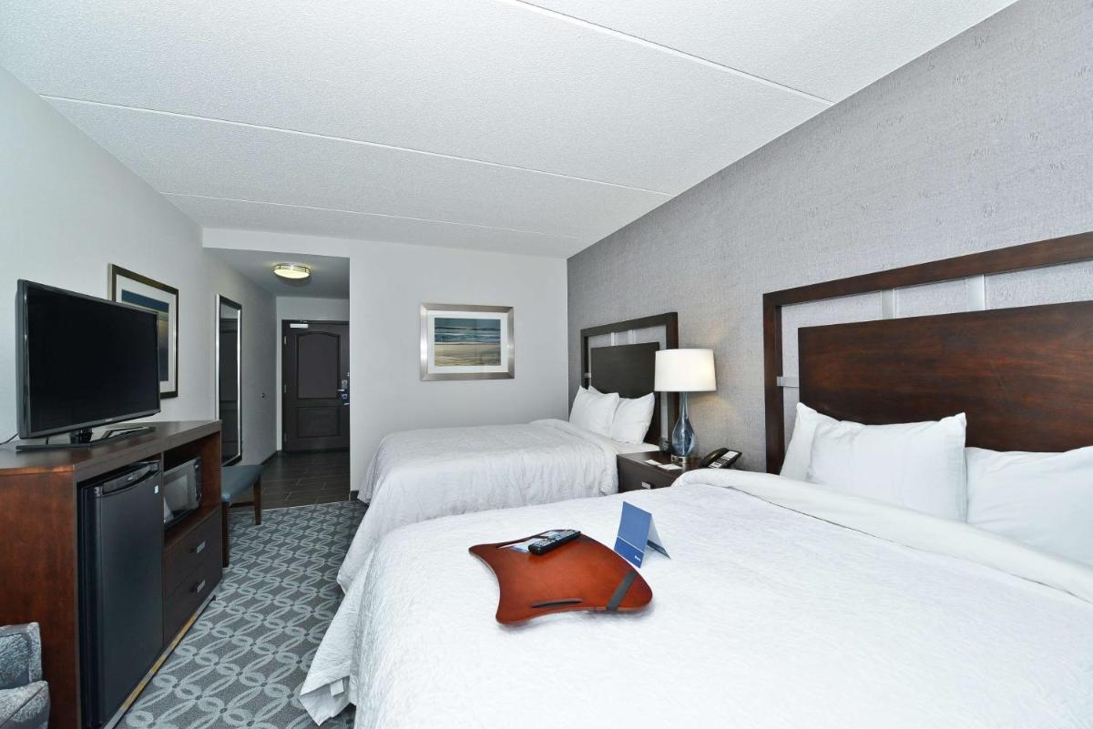 Hampton Inn & Suites Greensboro/Coliseum Area - image 2