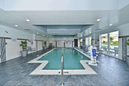 Hampton Inn & Suites Greensboro/Coliseum Area - image 20