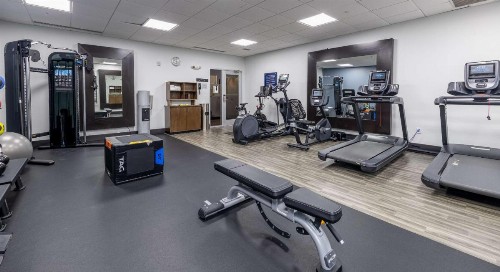 Hampton Inn & Suites Greensboro/Coliseum Area - image 23