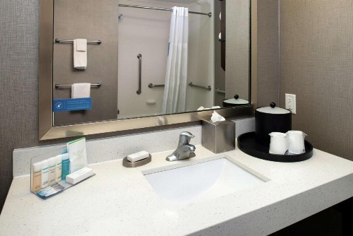Hampton Inn & Suites Greensboro/Coliseum Area - image 37