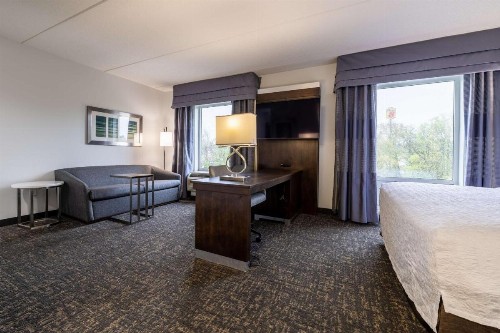 Hampton Inn & Suites Greensboro/Coliseum Area - image 42