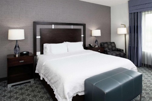 Hampton Inn & Suites Greensboro/Coliseum Area - image 43