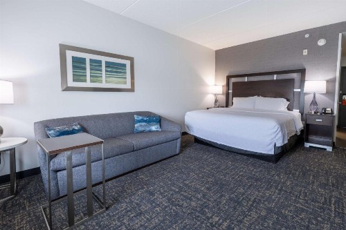 Hampton Inn & Suites Greensboro/Coliseum Area - image 44