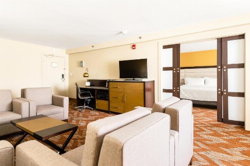 Holiday Inn Greensboro Airport an IHG Hotel - image 11