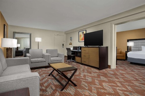 Holiday Inn Greensboro Airport an IHG Hotel - image 18