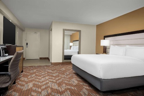 Holiday Inn Greensboro Airport an IHG Hotel - image 27