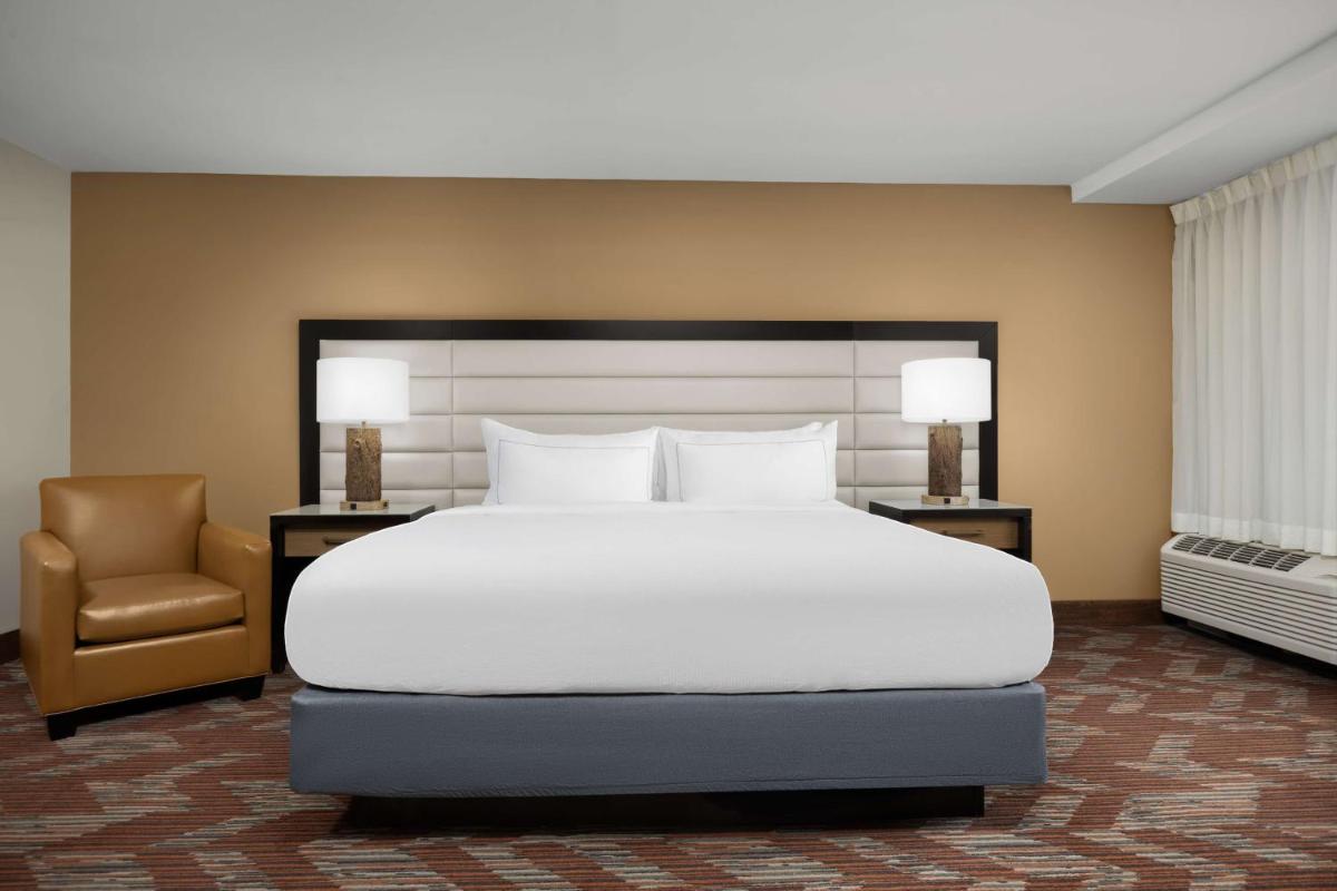 Holiday Inn Greensboro Airport an IHG Hotel - image 3