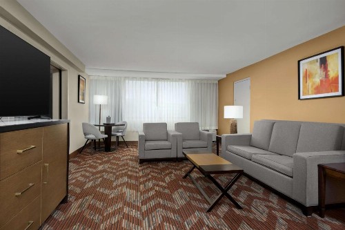 Holiday Inn Greensboro Airport an IHG Hotel - image 31