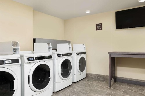 Holiday Inn Greensboro Airport an IHG Hotel - image 33
