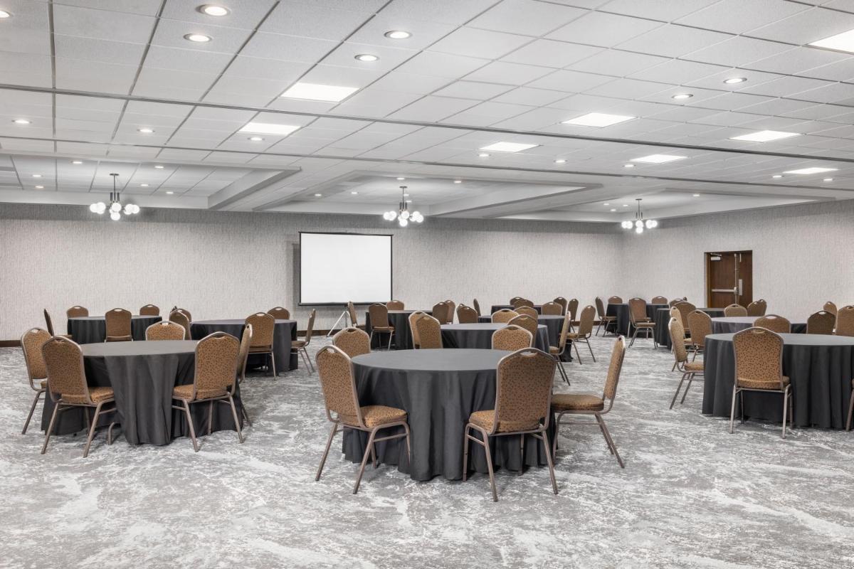 Holiday Inn Greensboro Airport an IHG Hotel - image 6