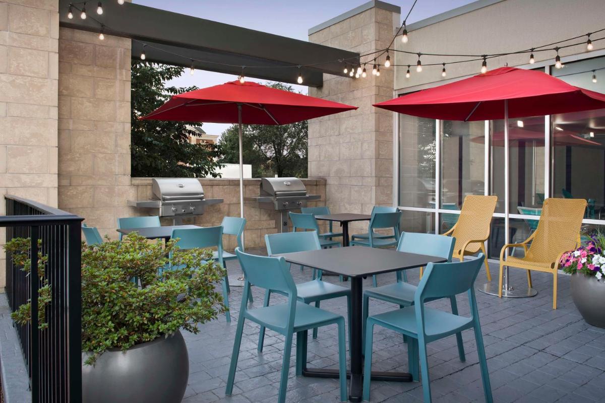 Home2 Suites by Hilton Greensboro Airport - image 2