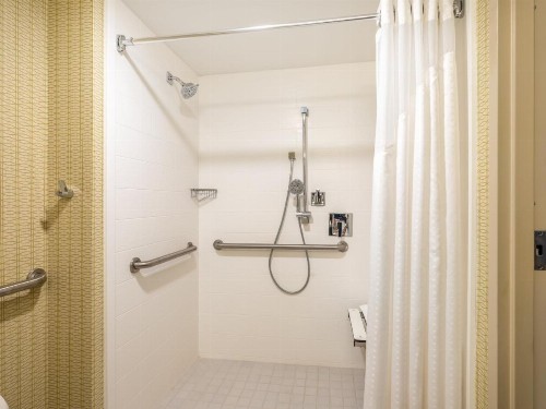Holiday Inn Greensboro Coliseum an IHG Hotel - image 11