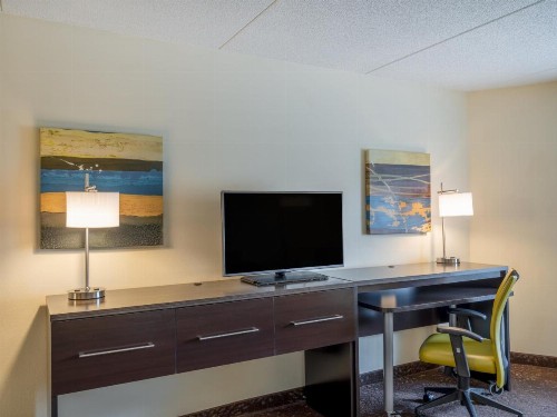 Holiday Inn Greensboro Coliseum an IHG Hotel - image 19