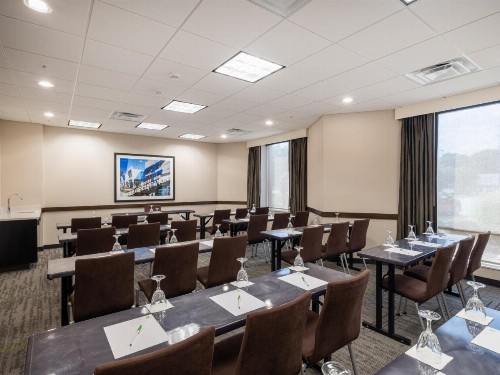 Holiday Inn Greensboro Coliseum an IHG Hotel - image 29