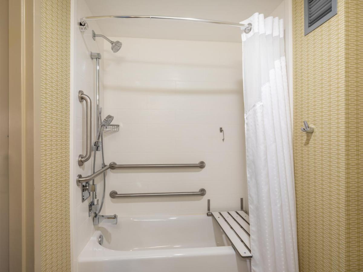 Holiday Inn Greensboro Coliseum an IHG Hotel - image 3
