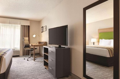 Country Inn & Suites by Radisson Greensboro NC - image 6