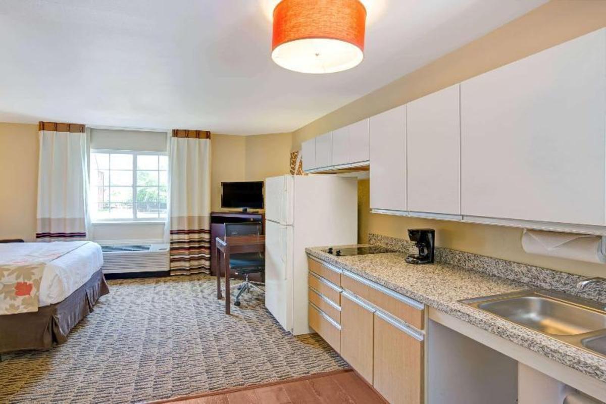 MainStay Suites Greensboro - image 5