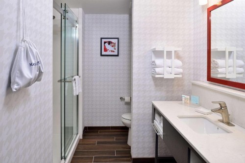 Hampton Inn & Suites Greensboro Downtown Nc - image 15