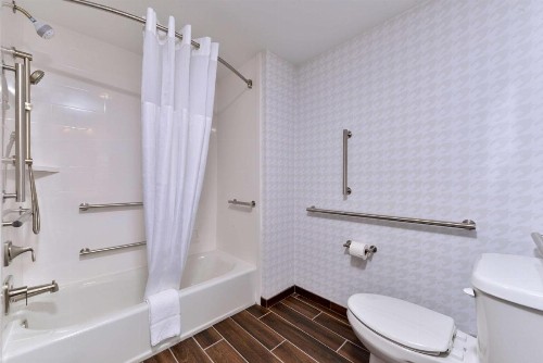 Hampton Inn & Suites Greensboro Downtown Nc - image 17