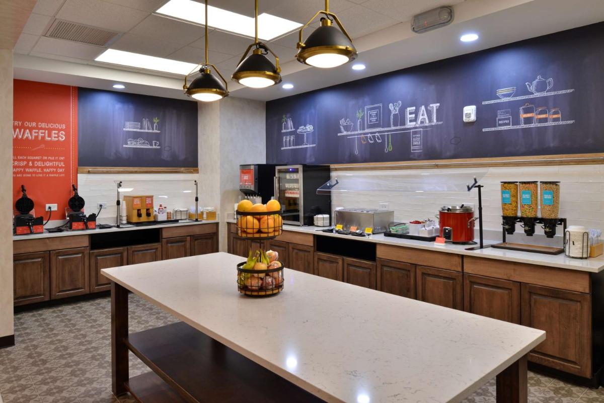 Hampton Inn & Suites Greensboro Downtown Nc - image 2
