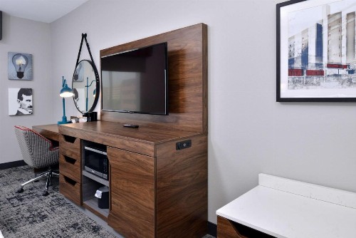 Hampton Inn & Suites Greensboro Downtown Nc - image 20