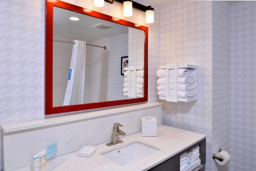 Hampton Inn & Suites Greensboro Downtown Nc - image 23