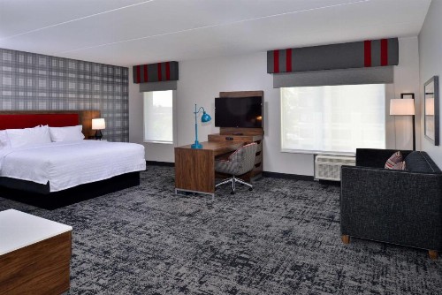 Hampton Inn & Suites Greensboro Downtown Nc - image 24