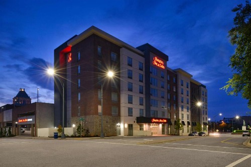 Hampton Inn & Suites Greensboro Downtown Nc - image 3