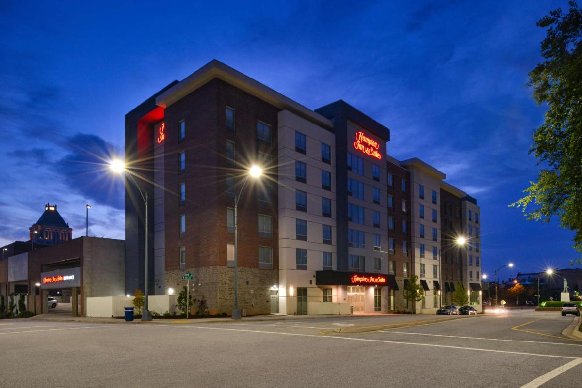 Hampton Inn & Suites Greensboro Downtown Nc - image 3