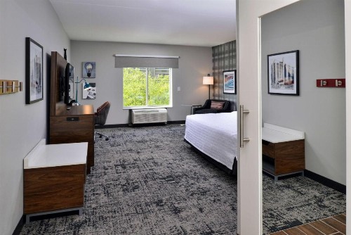 Hampton Inn & Suites Greensboro Downtown Nc - image 36