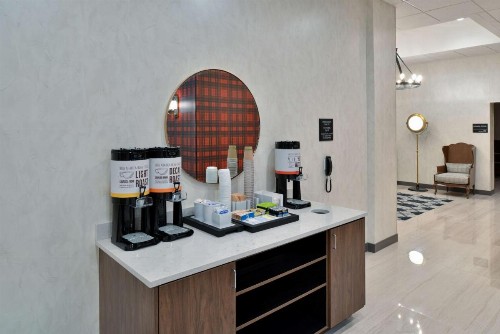 Hampton Inn & Suites Greensboro Downtown Nc - image 39
