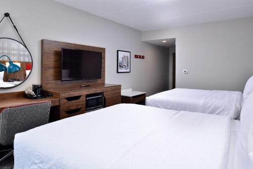 Hampton Inn & Suites Greensboro Downtown Nc - image 40