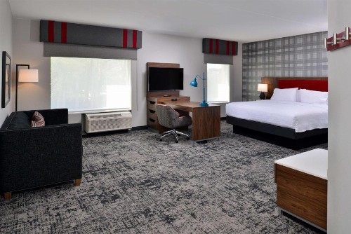 Hampton Inn & Suites Greensboro Downtown Nc - image 6
