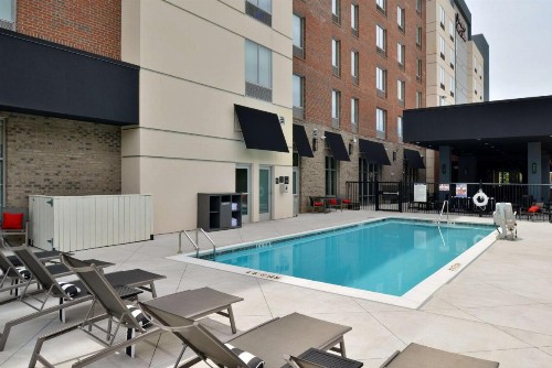 Hampton Inn & Suites Greensboro Downtown Nc - image 9