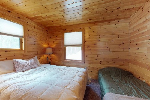 Four Seasons Cabin - image 10