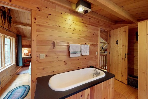 Bobcat Cabin - image 9