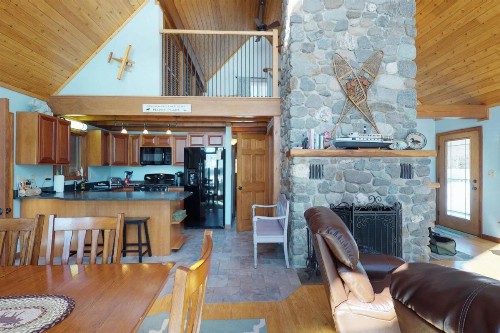 Lakeside Chalet - image 10