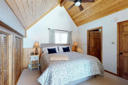 Lakeside Chalet - image 7
