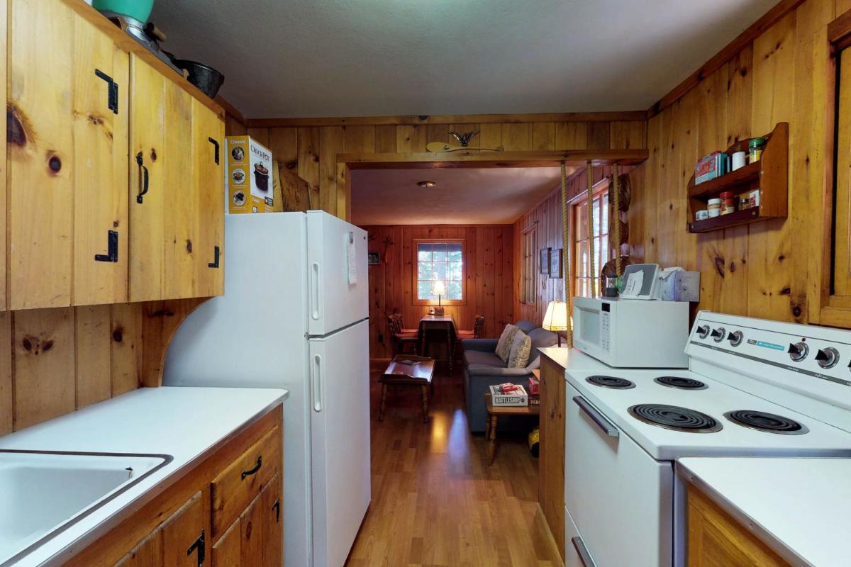 Traditional Maine Cabin - image 7
