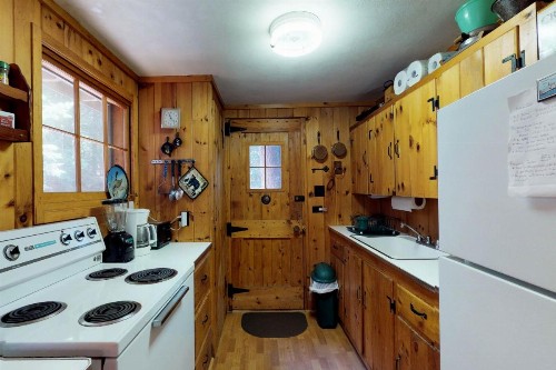Traditional Maine Cabin - image 8