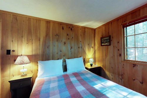 Traditional Maine Cabin - image 9