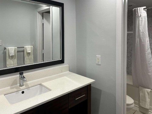 Uptown greenville hotel - image 12