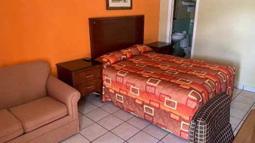 Budget Inn Greenville - image 10