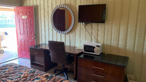 Budget Inn Greenville - image 12